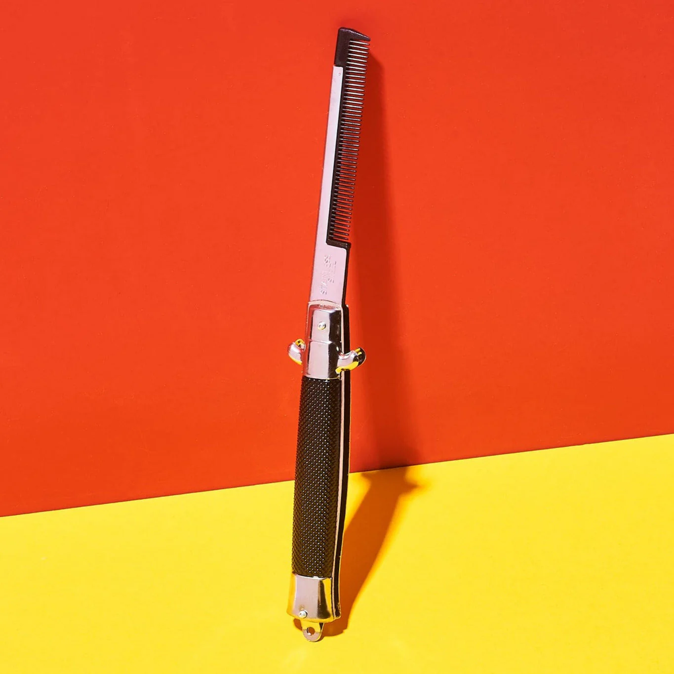 Faux Switchblade Folding Pocket Comb - Image 4