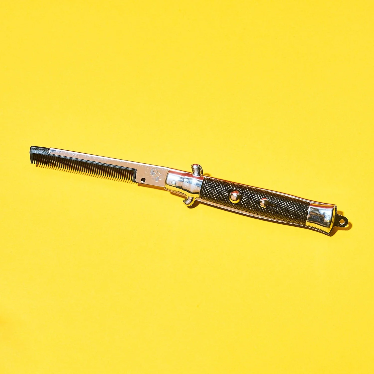 Faux Switchblade Folding Pocket Comb - Image 6