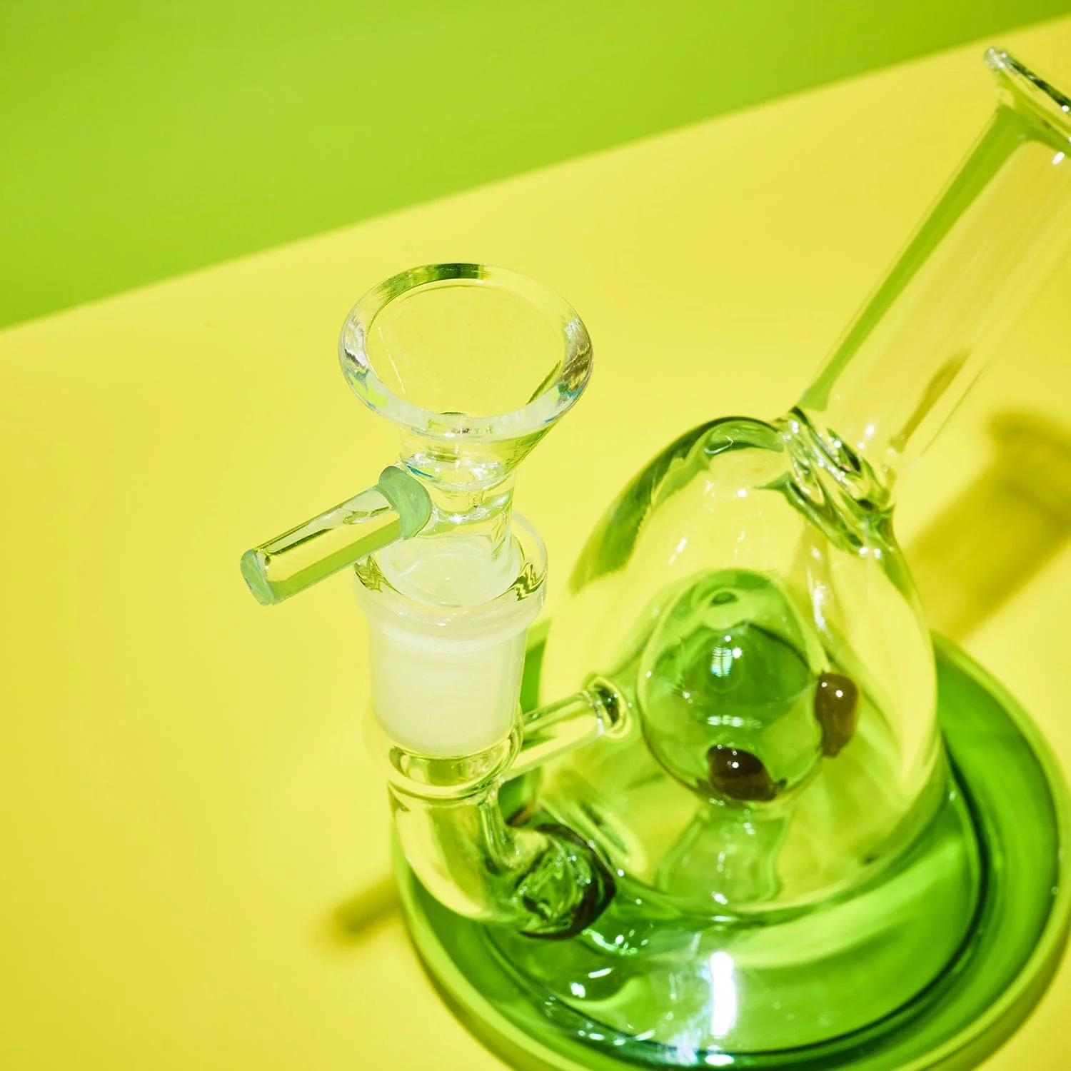 Green UFO Bubbler Glass Pipe - Image 3